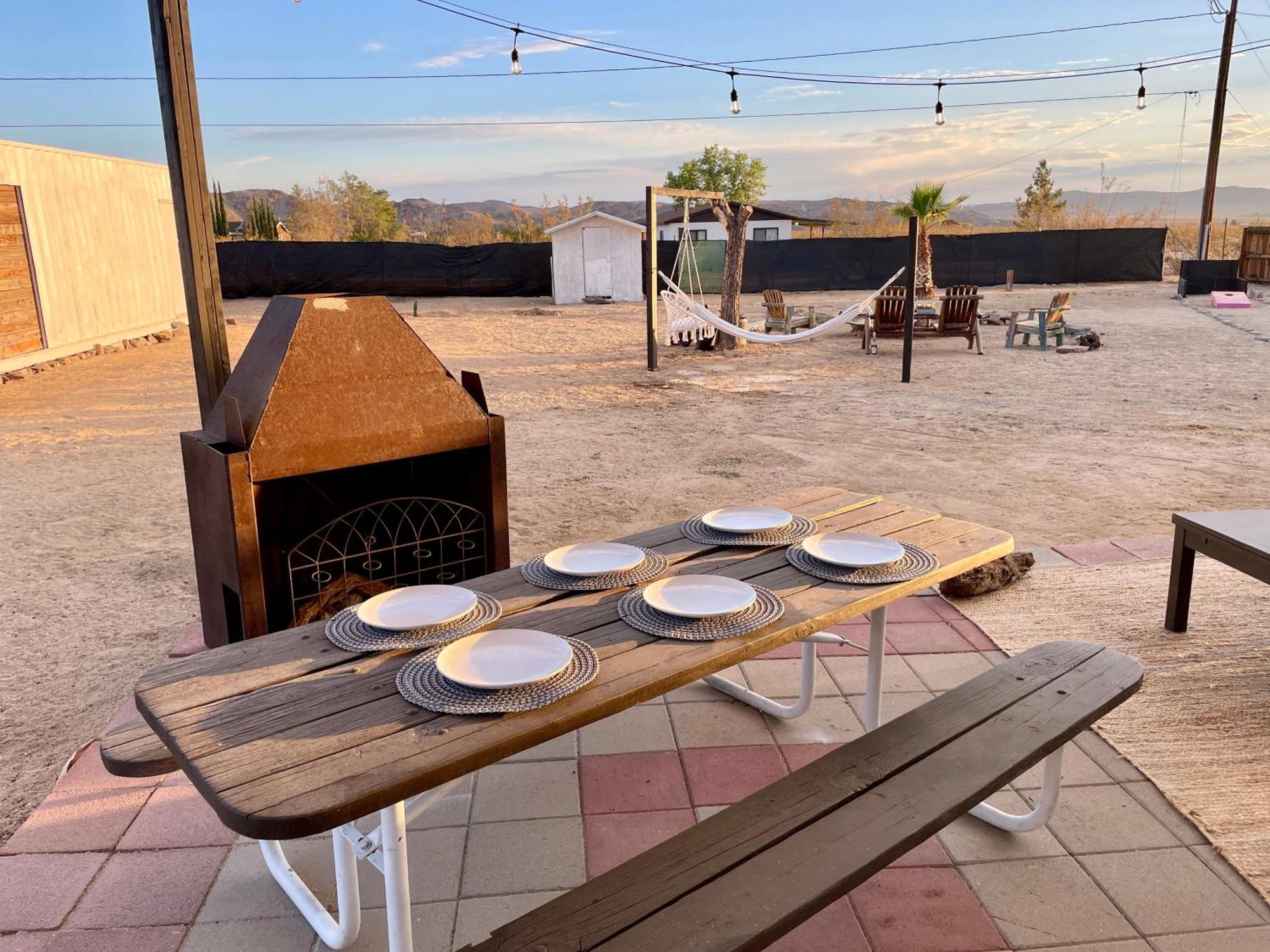 Twin Palms Desert Getaway - Jacuzzi, Fire Pit, Meditation Room & More Joshua Tree Buitenkant foto
