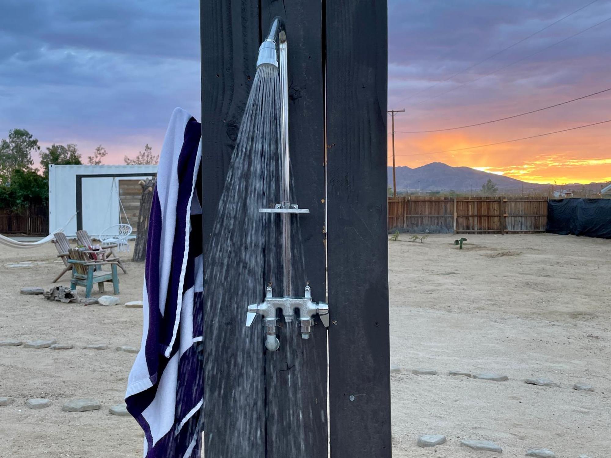 Twin Palms Desert Getaway - Jacuzzi, Fire Pit, Meditation Room & More Joshua Tree Buitenkant foto